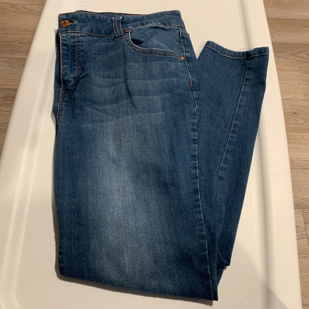 Celebrity Pink Skinny Jeans Dark Wash Average